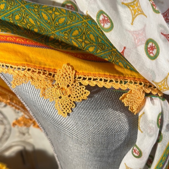 Elegant Multicolor Scarf with Embroidered Fringe - Picture 2 of 5